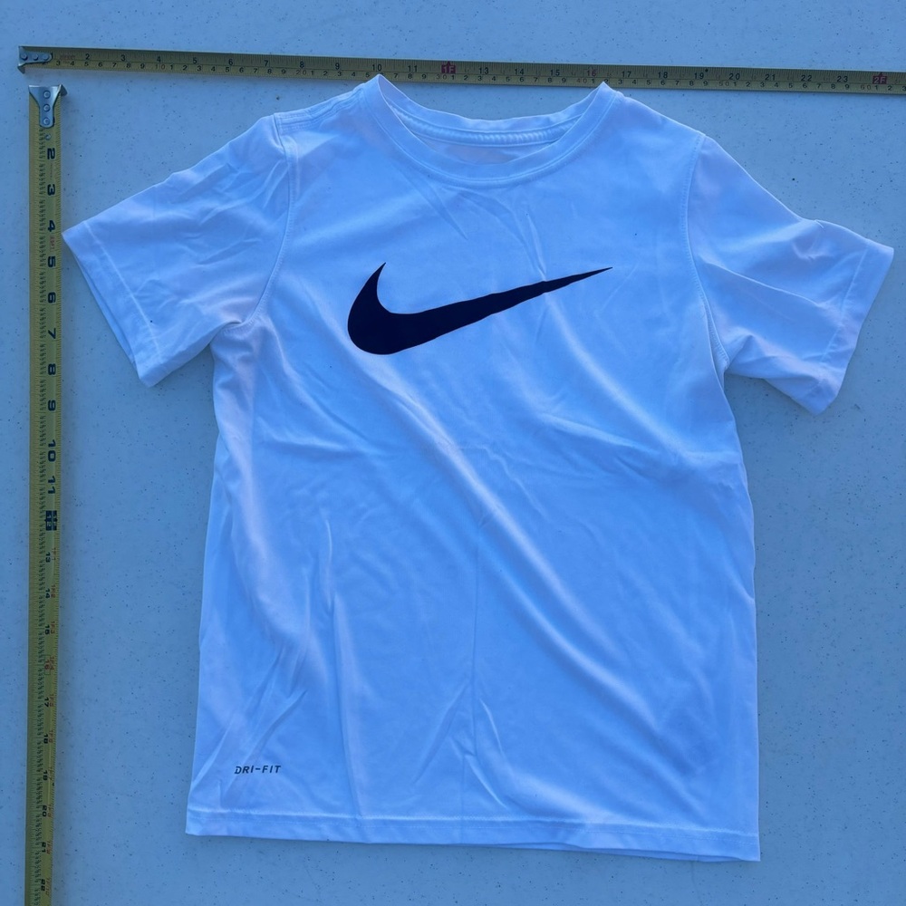 Youth Medium Nike Dry-Fit Shirt